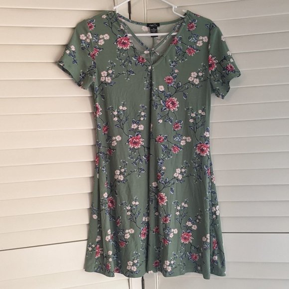 Rue21 Dresses & Skirts - 💖HP💖 Mini Floral Dress